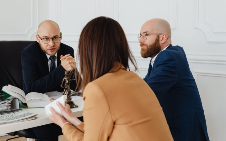 Como escolher um advogado: dicas essenciais para sua decisão